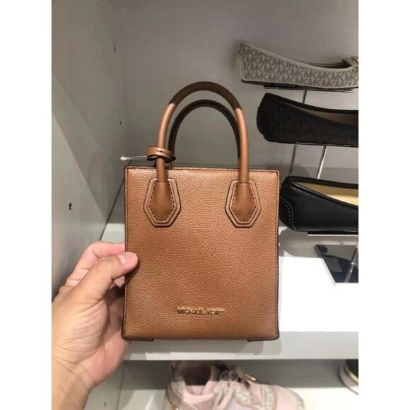 MICHAEL KORS 35S1GM9T0L Mercer Extra-Small Pebbled Leather Crossbody Bag In Lugg